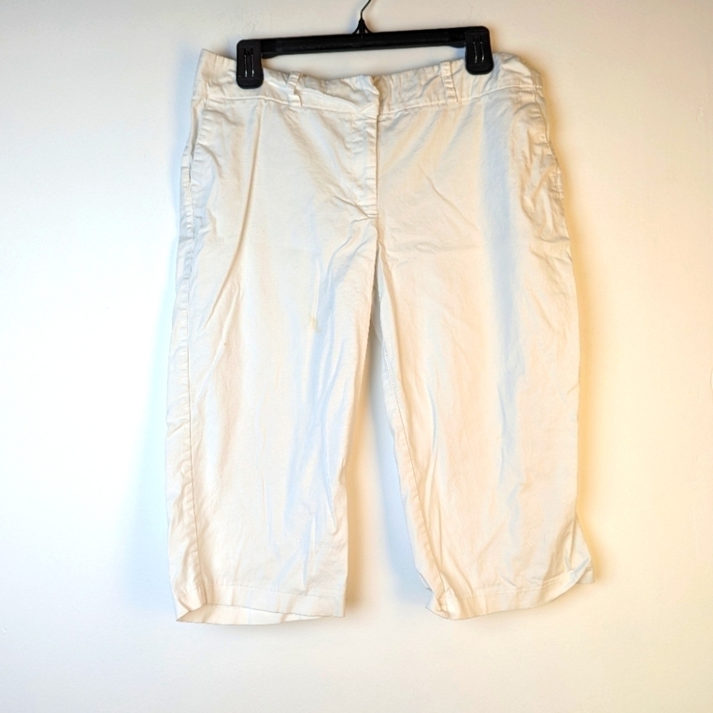 In Moda White Bermuda Capris - 9/10